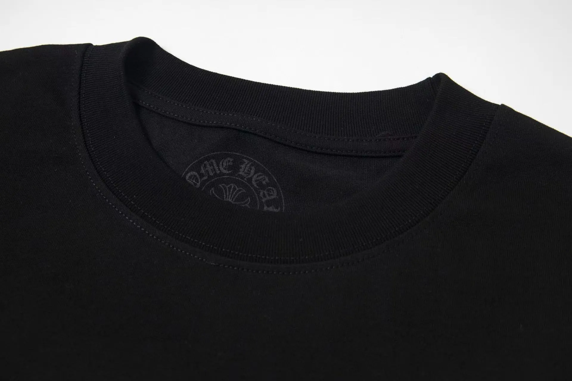 🅿️170 ChromeHearts/Chrome Hearts 25ss round neck T-shirt Original fabric Official same style Short-sleeved T-shirt Customized 260g same vat dyed fabric Very comfortable to the touch Latest brick cabinet synchronization for spring and summer Fashionable and individual Super versatile and good-looking Very suitable for both men and women A must-have style Hang tag Collar label Washed wheat Complete with three standards Color: Black White Size: XS-L